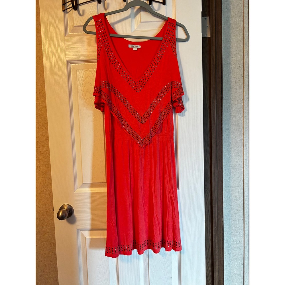 Blue Velvet Women Red Studded Cold Shoulder‎ Smocked Waist V-Neck Dress Large